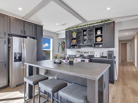 3rd image of 3060 S Westcliff Rd