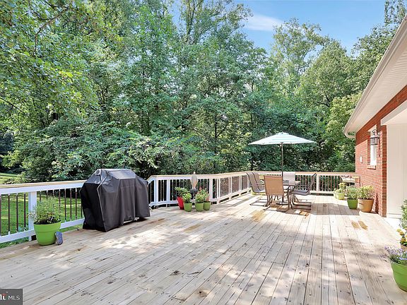 4th image of 243 Persimmon Dr