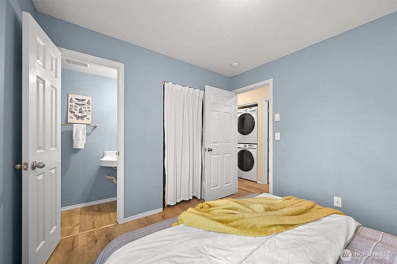 4th image of 2709 W Maplewood Avenue #201
