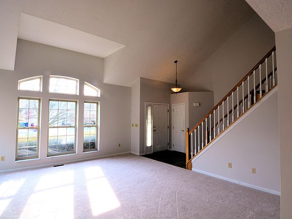 3rd image of 5724 Newington Dr