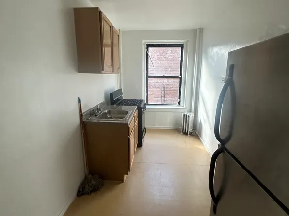 3604 Bronx Boulevard image 1 of 2