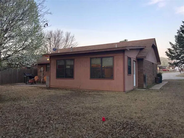 1608 Crestview Ave, Marietta, OK 73448