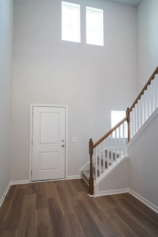 5 bed, 4.0 bath, 2407 sqft, $2,680 — Photo 4