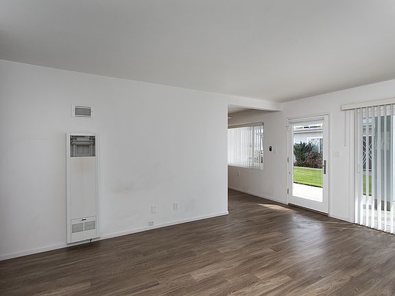 5th image of 4078 Crown Point Dr