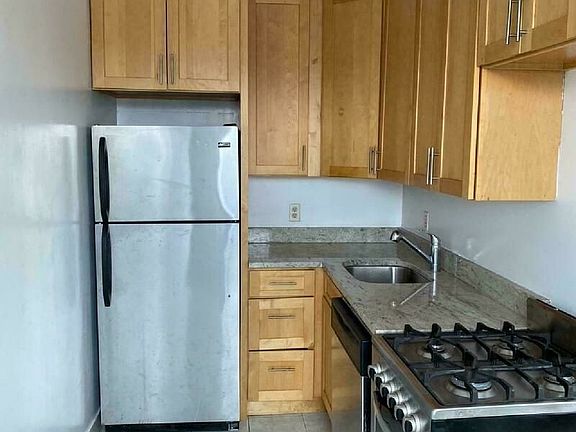 5th image of 209 W 106th St #11D