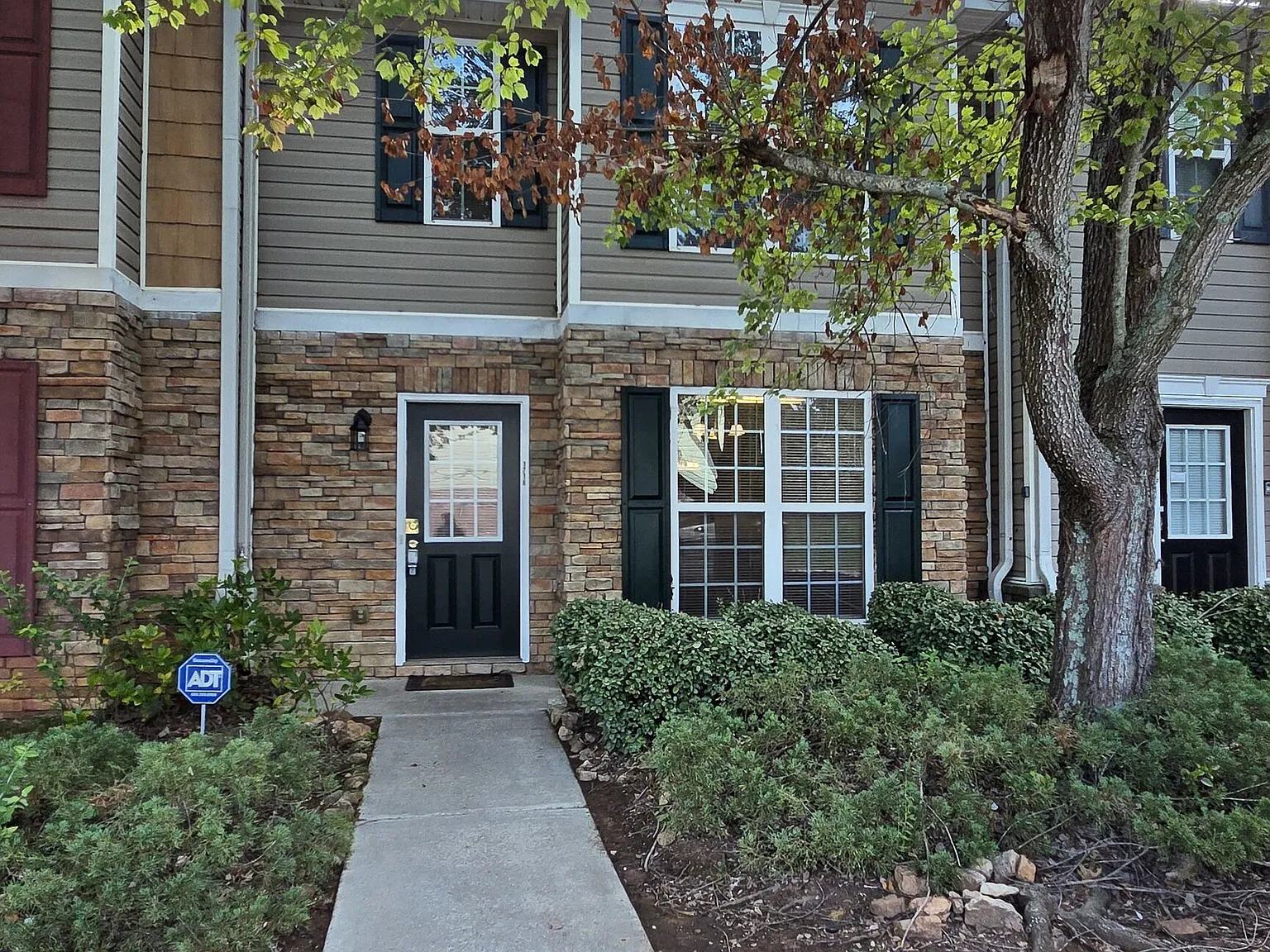 3 bed, 2.5 bath, 1512 sqft, $1,600 — Photo 1