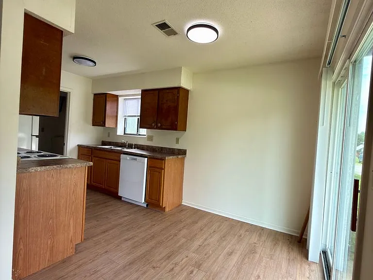 11960 Meadowview Rd — Photo 3