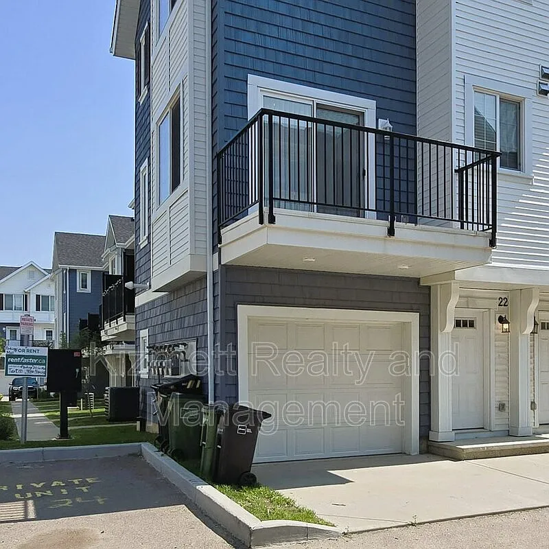 2 bed, 1.0 bath, 831 sqft, $1,900 — Photo 4
