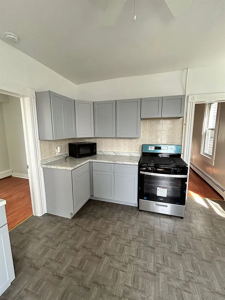Building Photo - 222 Inslee Pl #2