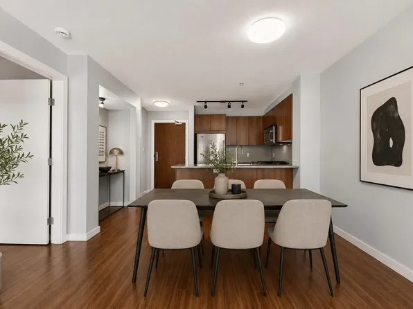 5889 Irmin St #312, Burnaby, BC V5J 0C1