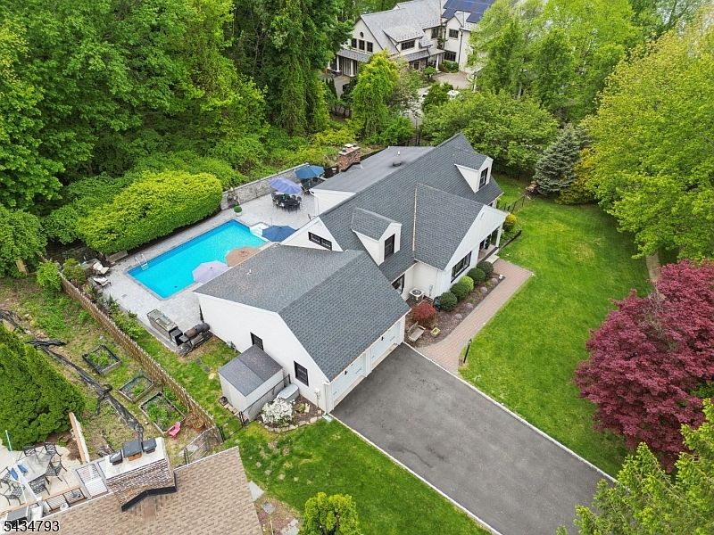 1st image of 11 Auriemma Ct