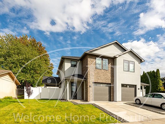 3rd image of 284 NE Maple Ave #1