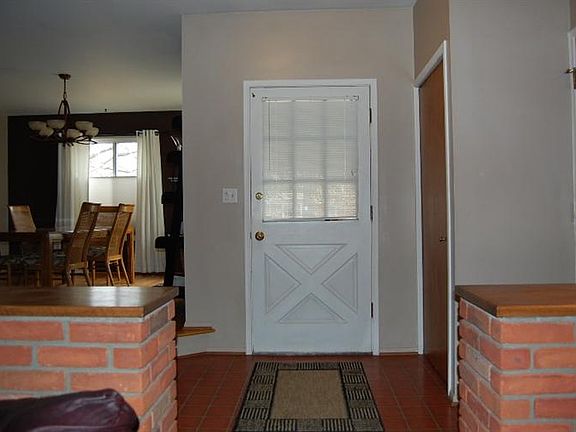 4th image of 2850 Renfrew St