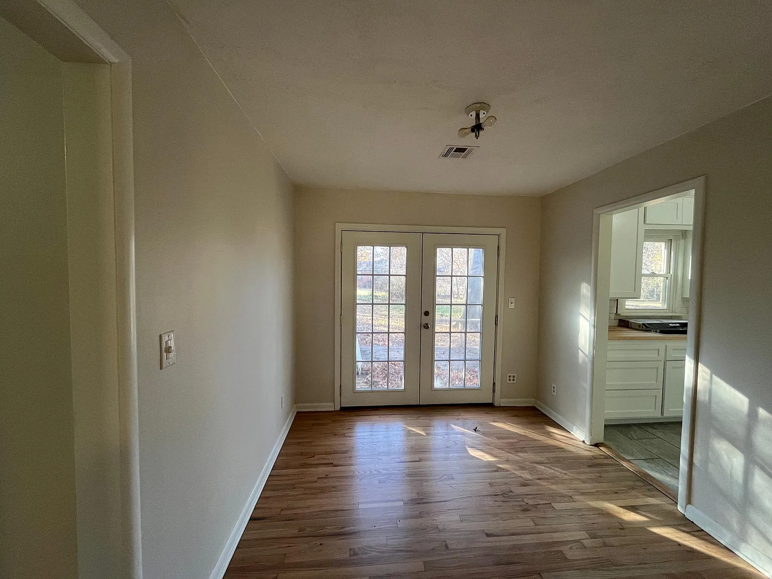 2 bed, 884 sqft, $1,300 — Photo 4