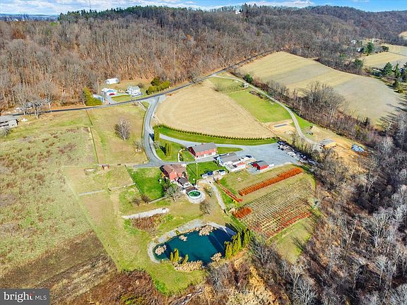 2nd image of 552 Mountain Rd