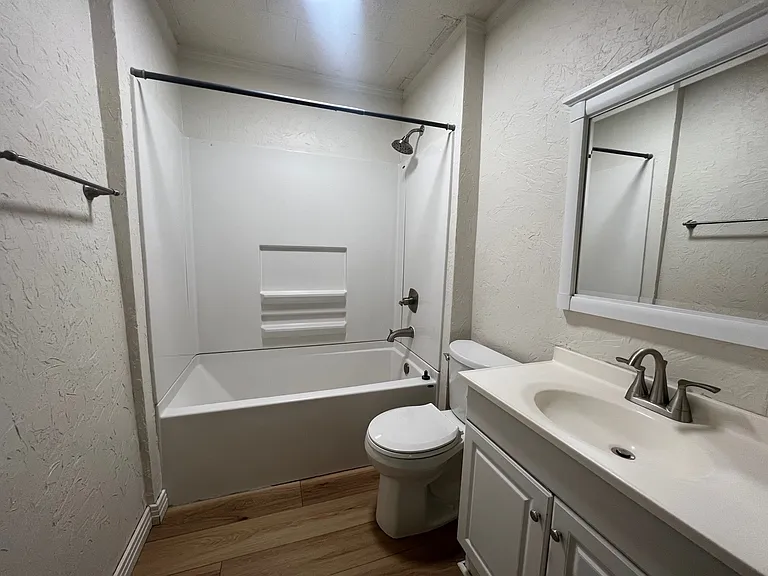 122 Robertson St — Photo 11