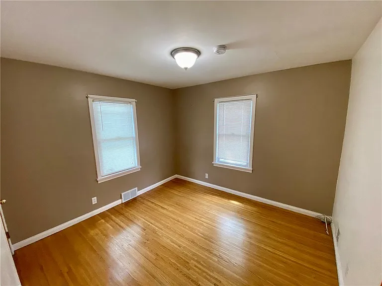 35 Westmoreland Dr — Photo 12