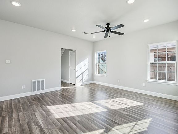 4th image of 704 E Jefferson St