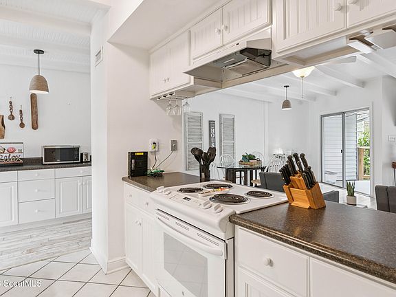 3rd image of 204 Olive Way