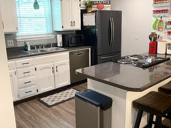 4th image of 6807 Columbia Ln