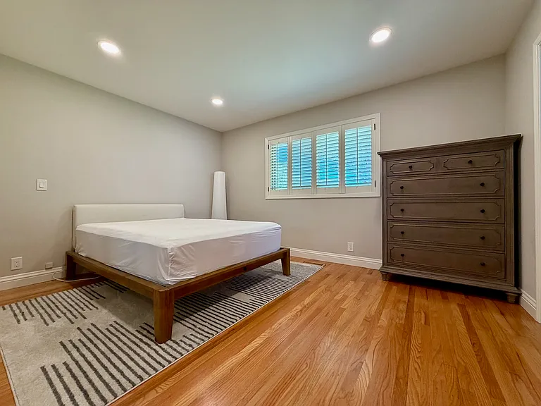 832 Cathedral Dr — Photo 10