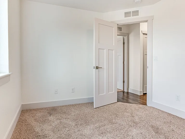 110 Parkview Ct — Photo 40