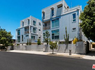6021 W Beachwood Ln, Los Angeles, CA 90038