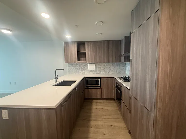 455 SW Marine Dr #509 — Photo 5