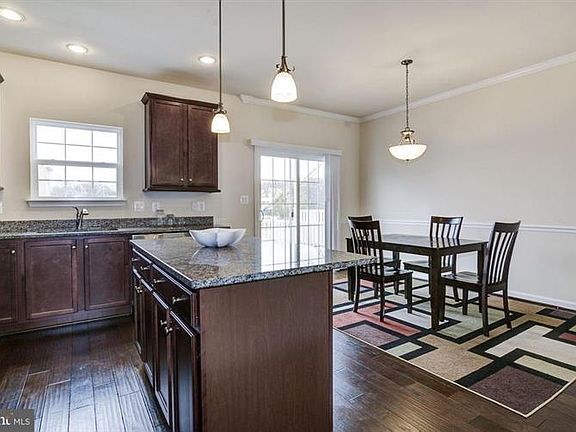 4th image of 707 Bunker Ln