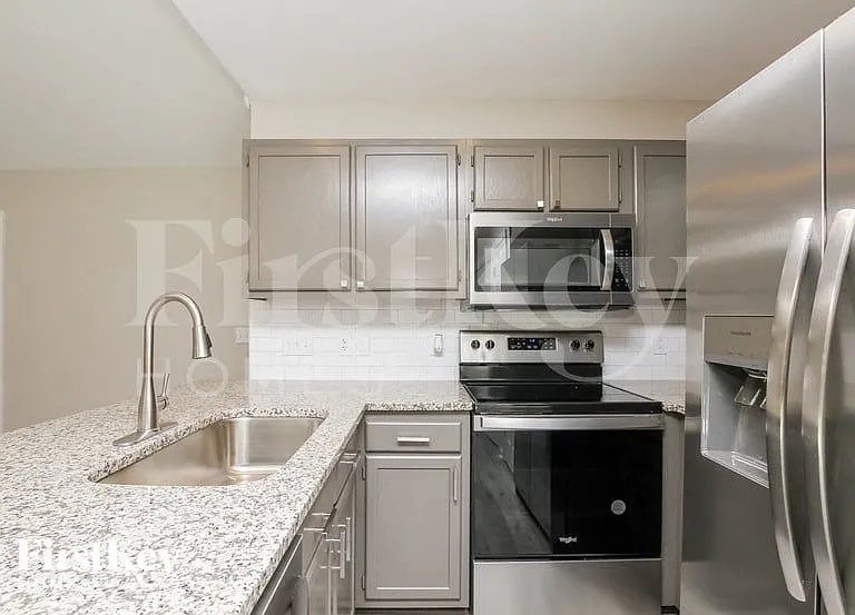 128 Lismark Dr — Photo 5