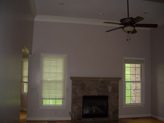 4th image of 1900 Villa Ct