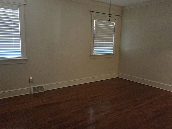 5th image of 919 SE Greenville Blvd