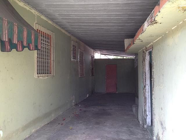 2nd image of 2 Calle E