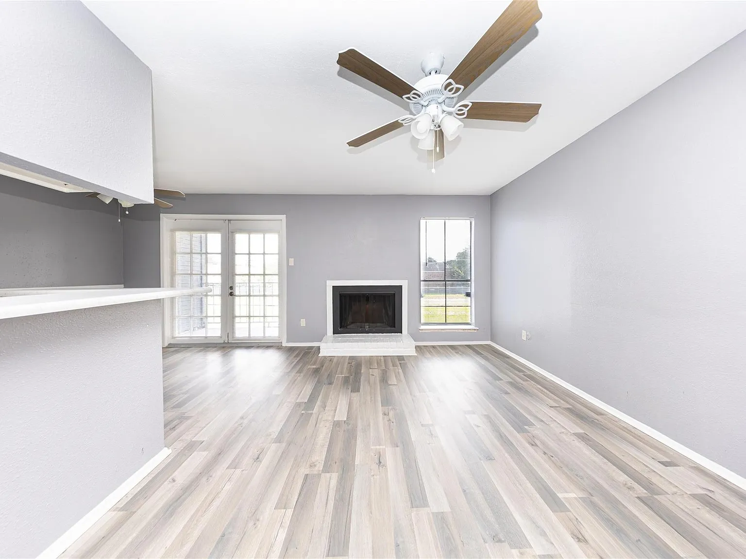 2 bed, 2.0 bath, 960 sqft, $1,100 — Photo 2
