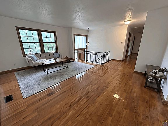 4th image of 3021 SW Westwood Dr
