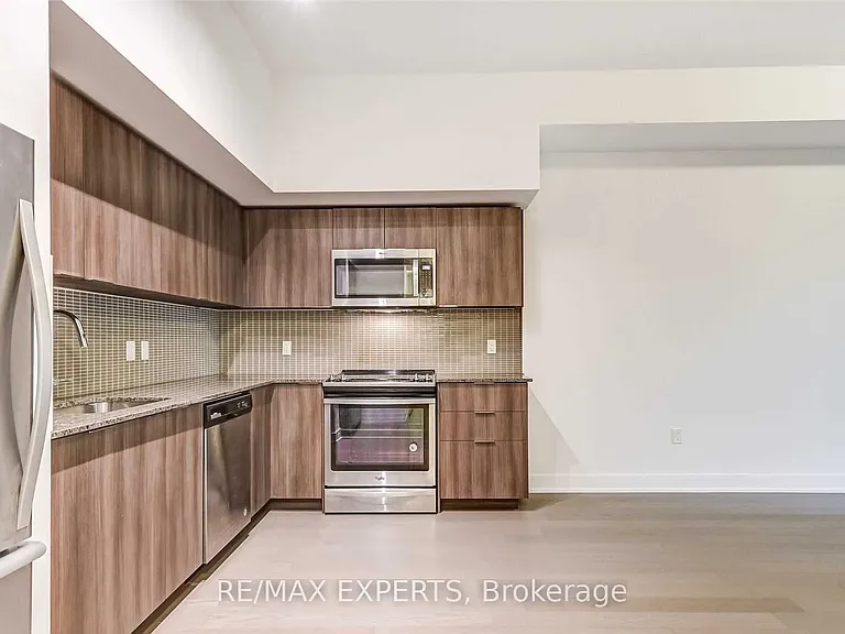 20 Shore Breeze Dr #450 — Photo 13