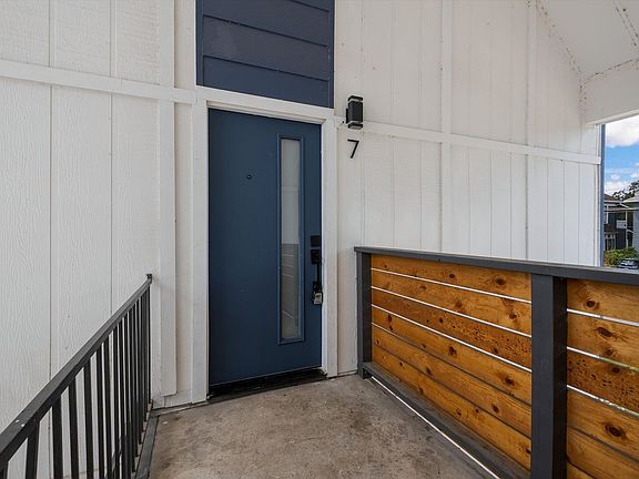 4th image of 404 E Park Ave #7