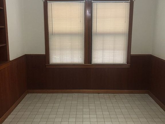 4th image of 2320 Franklin Ave