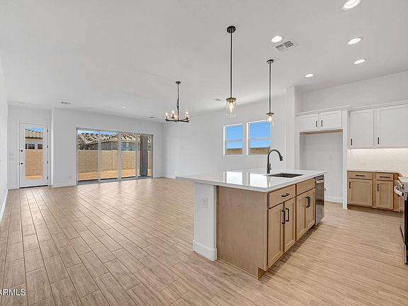 3rd image of 2942 E MANZANILA Avenue