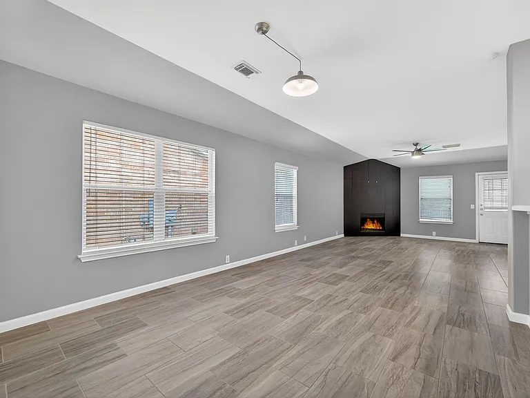 3950 Canyon Pkwy — Photo 13