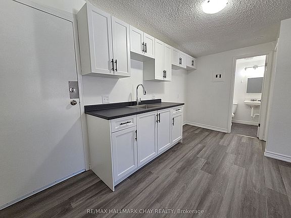4th image of 58 Queen St W #4