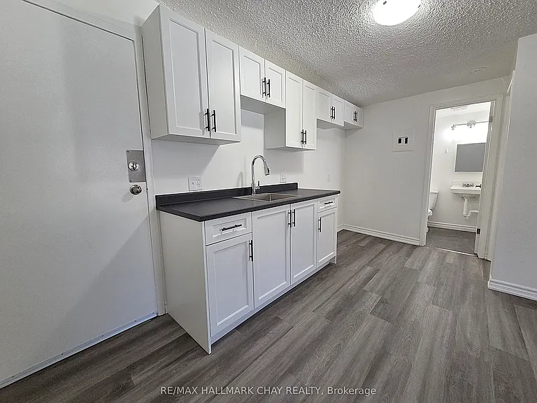 58 Queen St W #4 — Photo 4