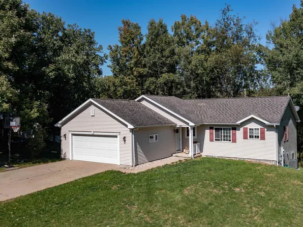743 Leighton Rd, Waupaca, WI 54981