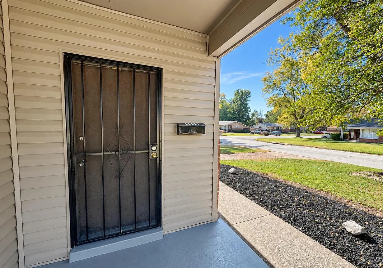 9946 Lanier Dr — Photo 1