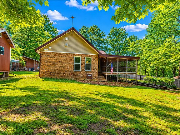 5th image of 185 Glenwood Cir
