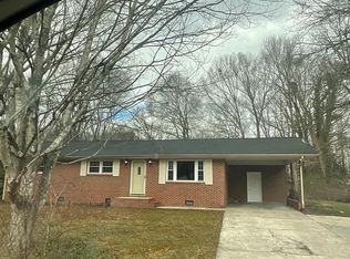 135 Robinhood Dr SE, Dalton, GA 30721