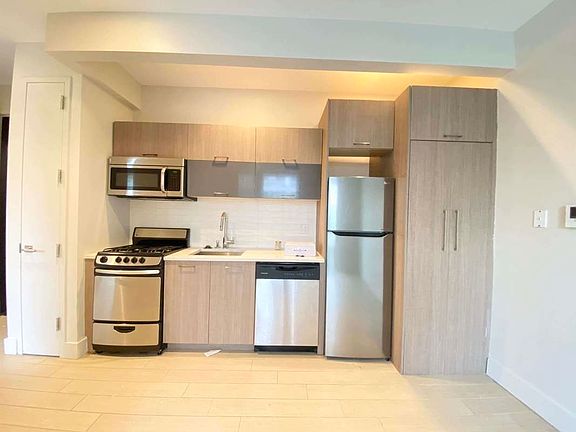 2nd image of 272 W 139th St #D2