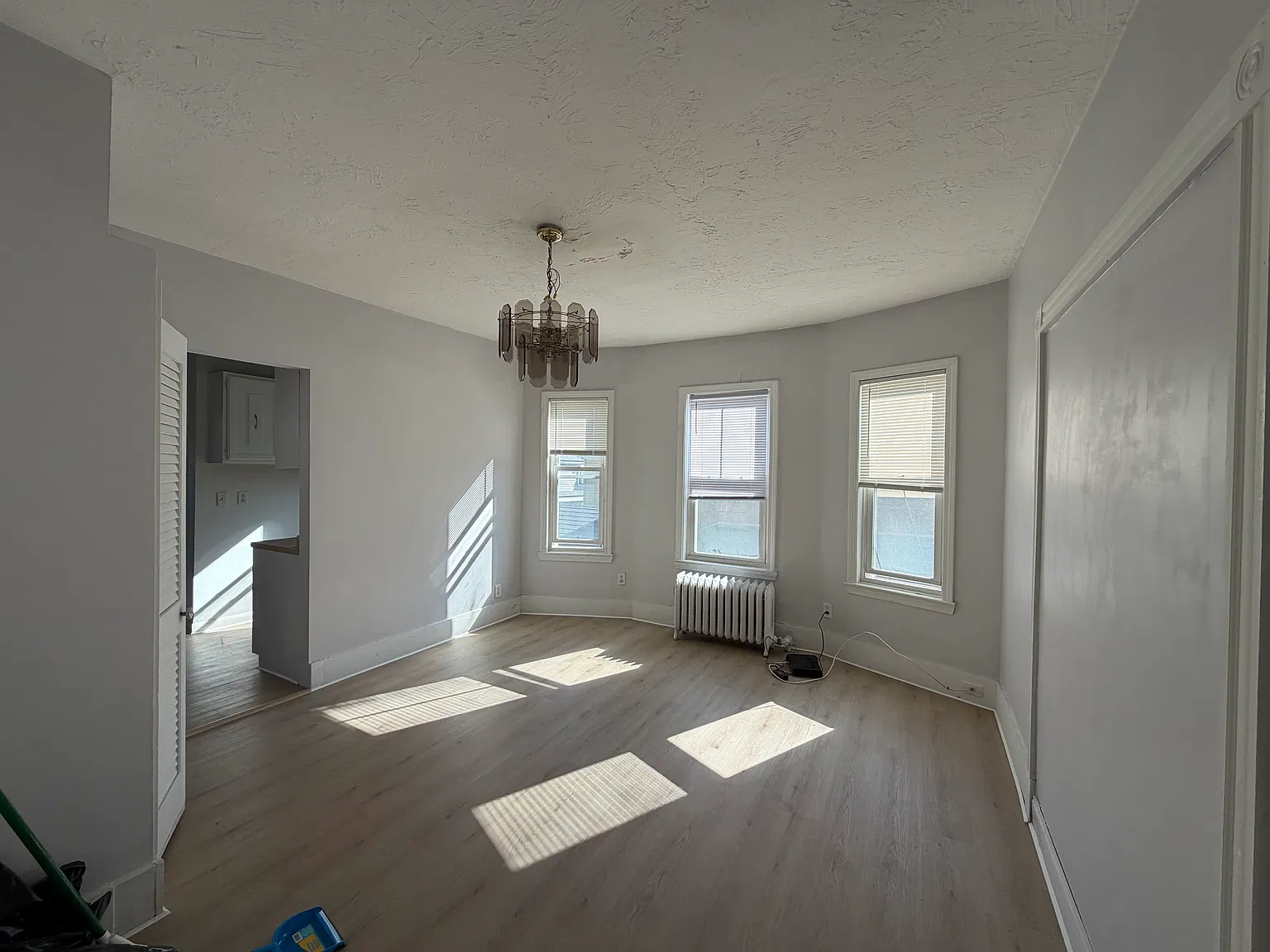 33 Everett Ave — Photo 1