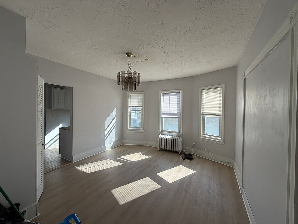 1st image of 33 Everett Ave