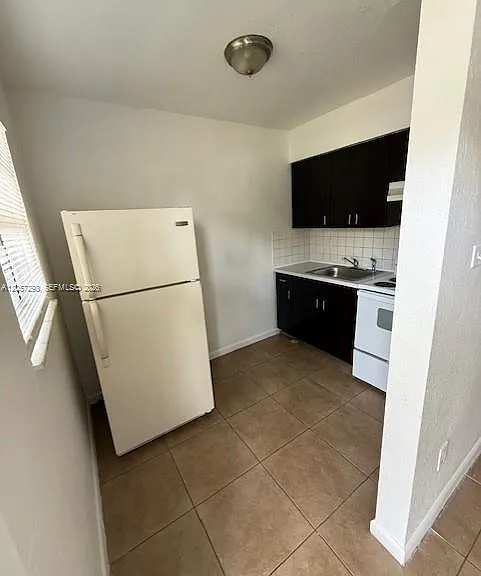 2554 NW 14th St #3 — Photo 3